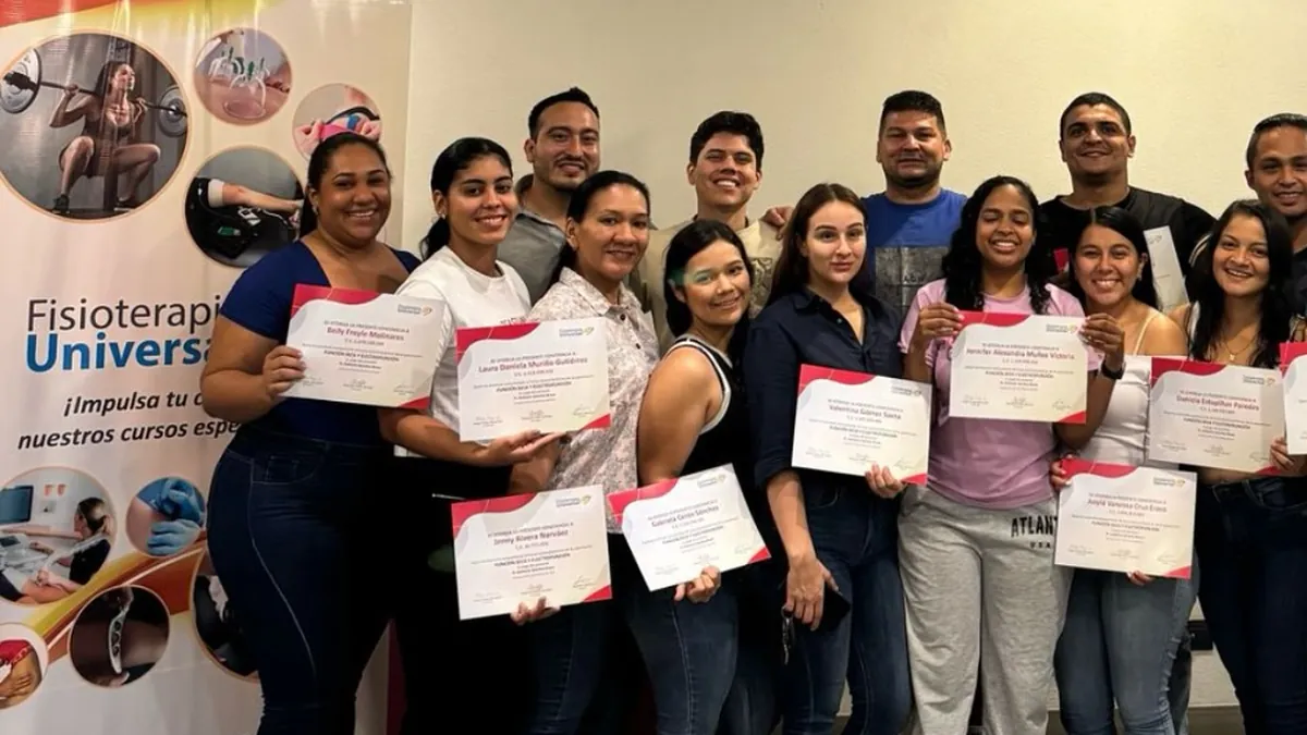 Grupo del curso de Punción Seca y Electropunción en Cali con sus certificados (febrero de 2025)
